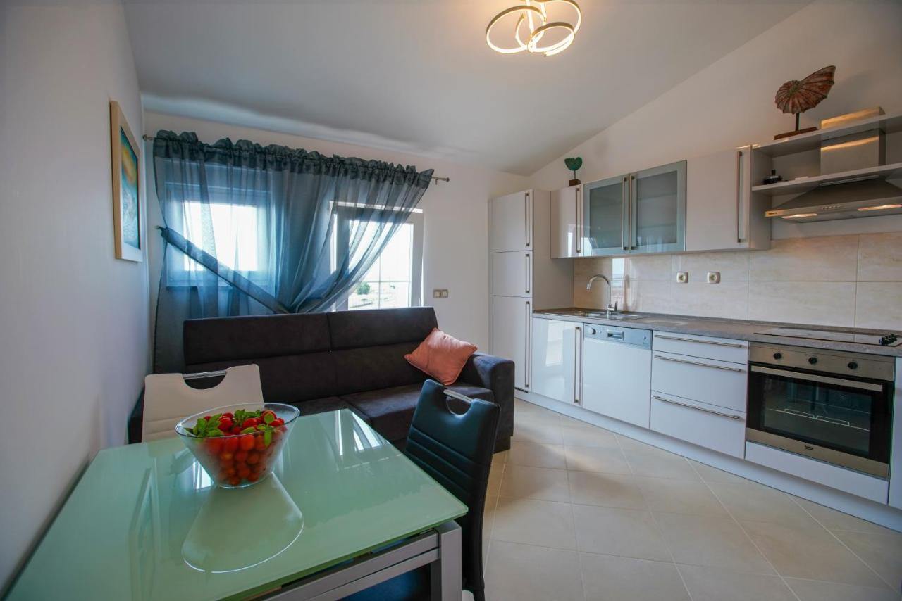 Maslina & Lavanda Apartment โปดสตรานา ภายนอก รูปภาพ