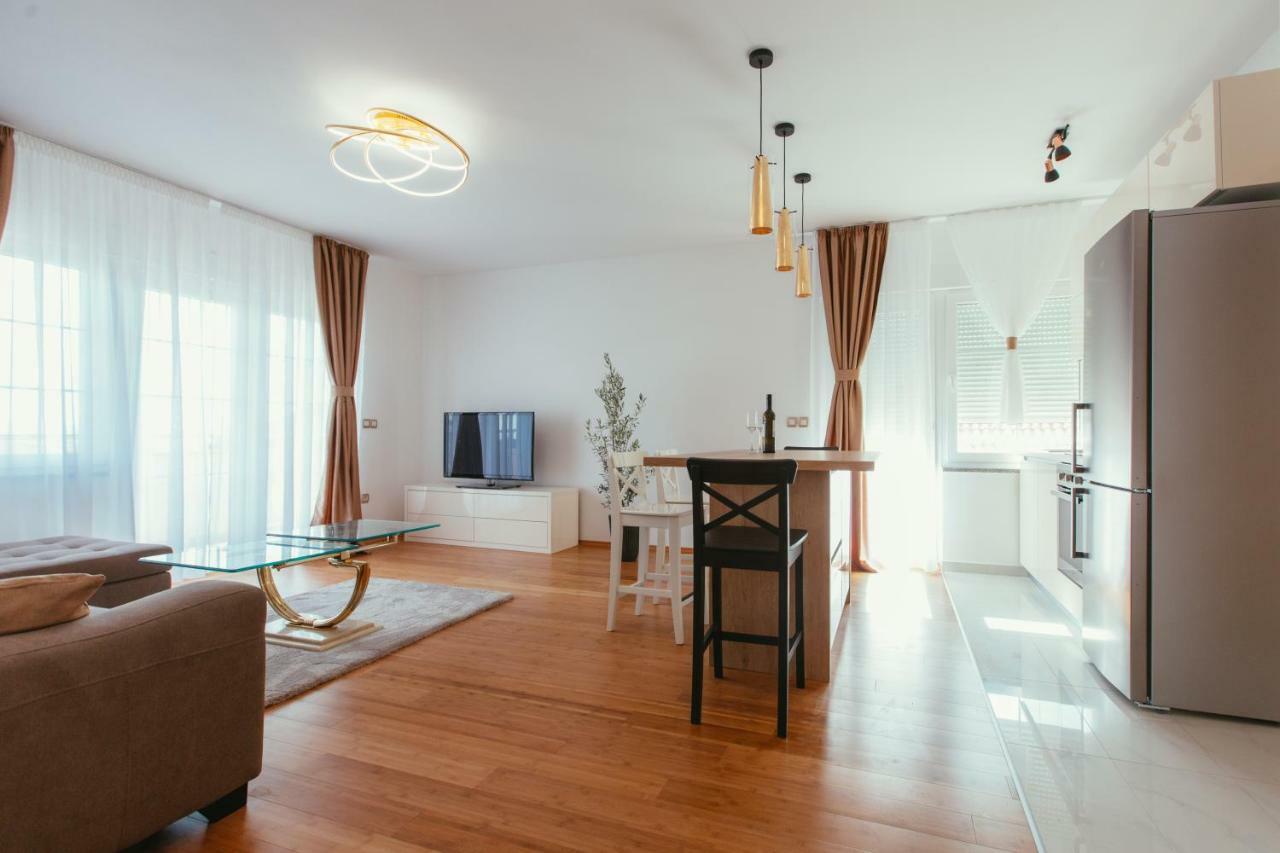 Maslina & Lavanda Apartment โปดสตรานา ภายนอก รูปภาพ